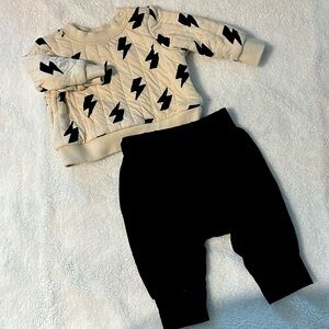 Baby outfit 
Unisex baby cloths
0-3 month baby cloths